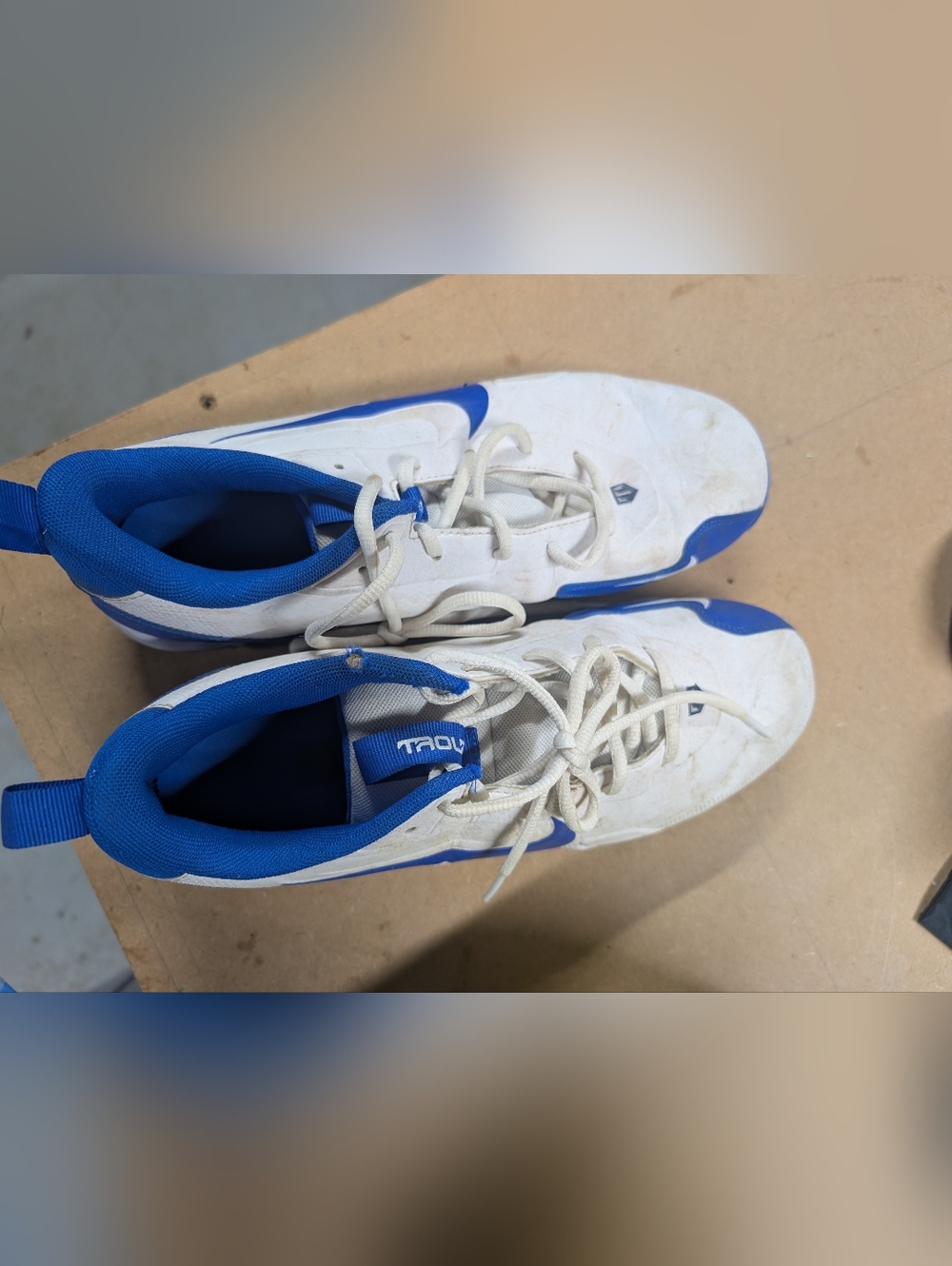 Nike Men's Trout Force Size 9 White and Blue Cleats